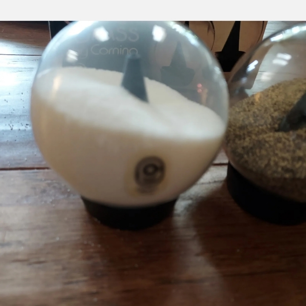 MCM Corning Creative Glass contemporary Clear ball salt and pepper shaker set - Picture 4 of 4